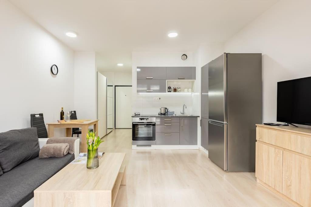 Cityscape Oasis: Active Studio Heaven Bratislava Exterior foto